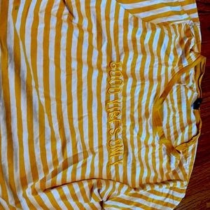 I am selling this short sleeve shirt